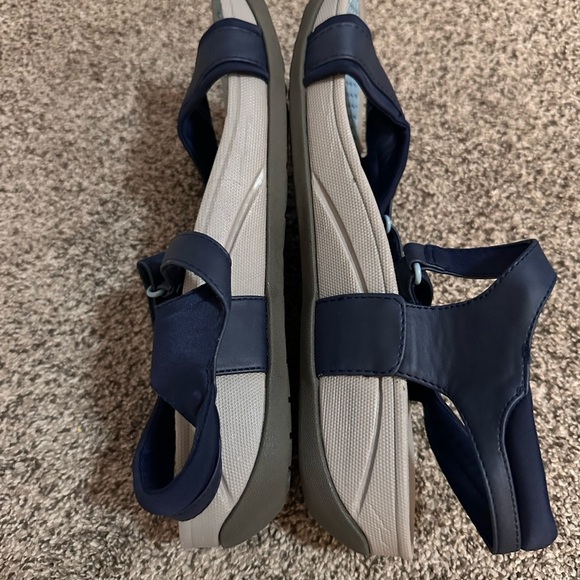 BareTraps Sporty Sandals Navy Slip-Resistant Hook & Loop. Size 11 - Picture 4 of 6